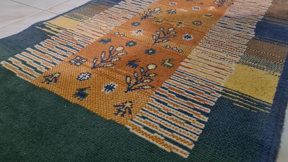 Tapete c/ tons de azul/verde e laranja