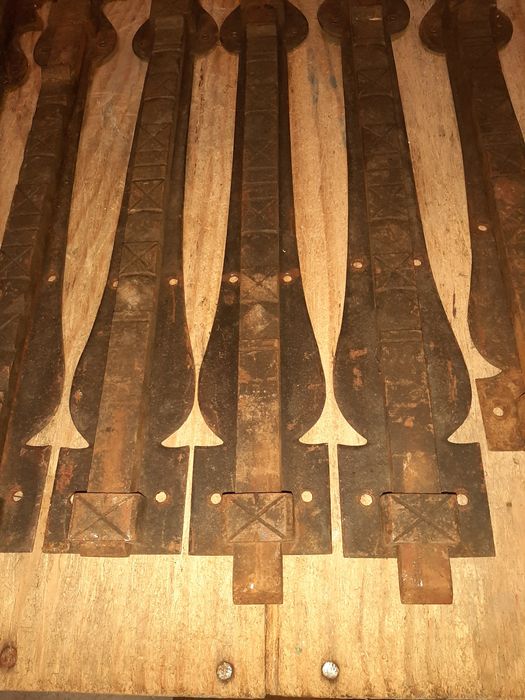 Grandes e Antigos  Ferrolhos em Ferro  Maciço