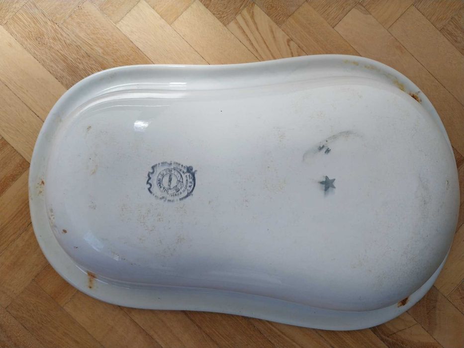 Bide antigo em louça