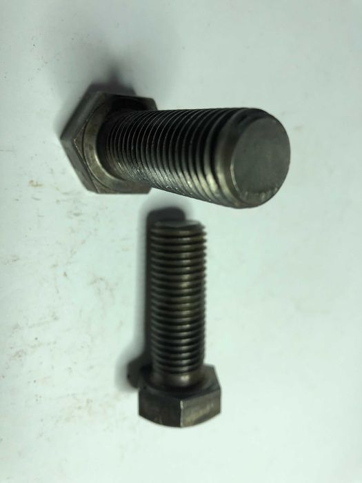 Śruba maszynowa M16 długość  gwintu ok. 44 mm