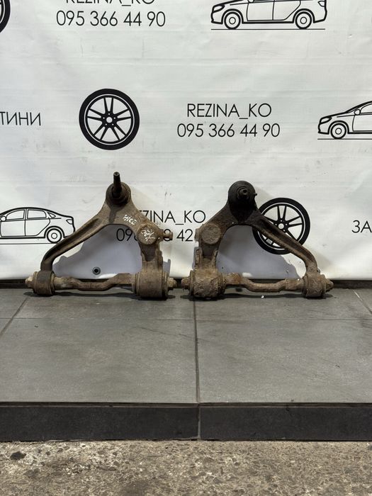 Передні верхні ричаги Toyota Hiace 1995-2010 р.