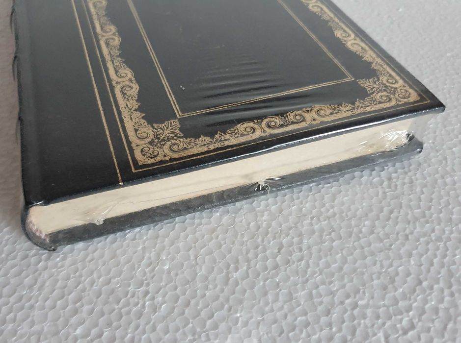 Livro Gente Singular, de Manuel Teixeira Gomes, ricamente encadernado