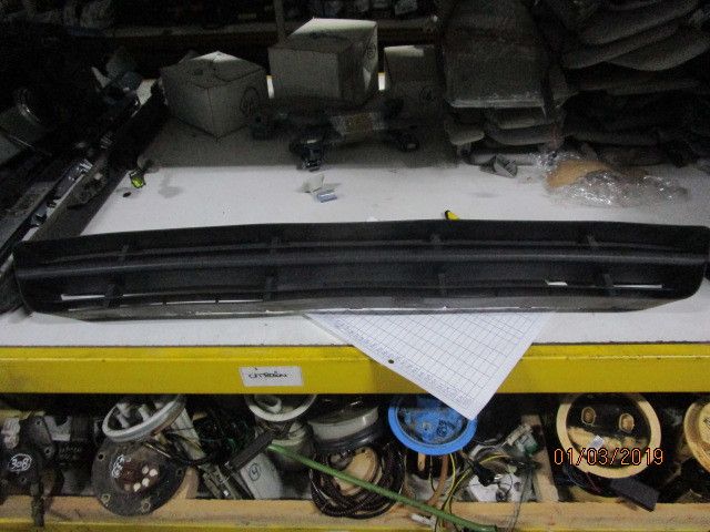 Grelha do Pára-Choques da Frente FORD Focus I Sedan (DFW)