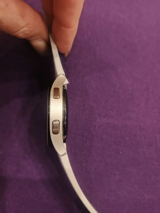 Продам Смарт годинник Samsung Galaxy watch 4, White/Silver. Новые!