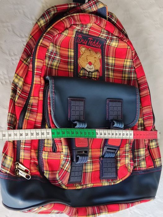 Mochila Xadrez com patch de ursinho