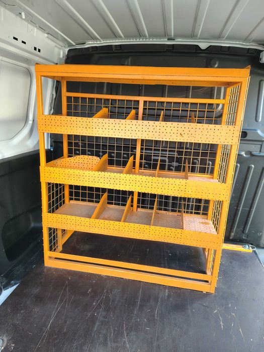 Regał zabudowa serwisowa.