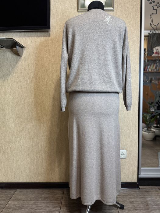 довга юбка , спідниця з натуральної меріносовоі вовни Massimo Dutti