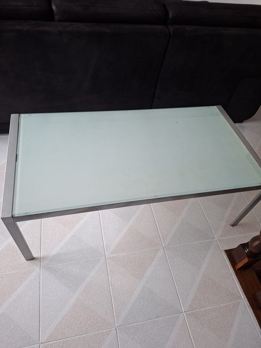 Mesa vidro como nova com estrutura de alumínio cinza como nova