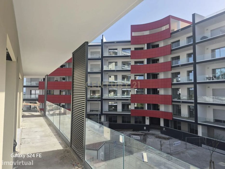 Luxuoso Apartamento Novo em Oeiras com 3 Quartos e Garagem