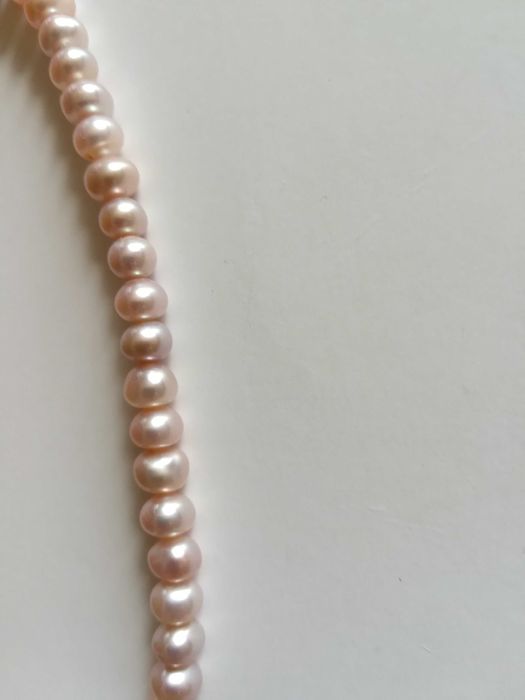 Розовый натуральный жемчуг.