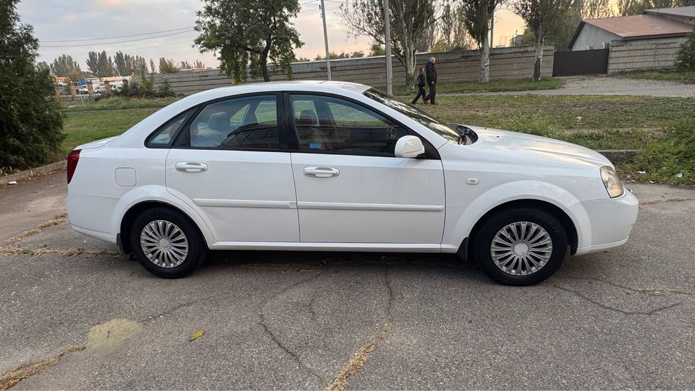 Chevrolet Lacetti 2010 1.6 бензин