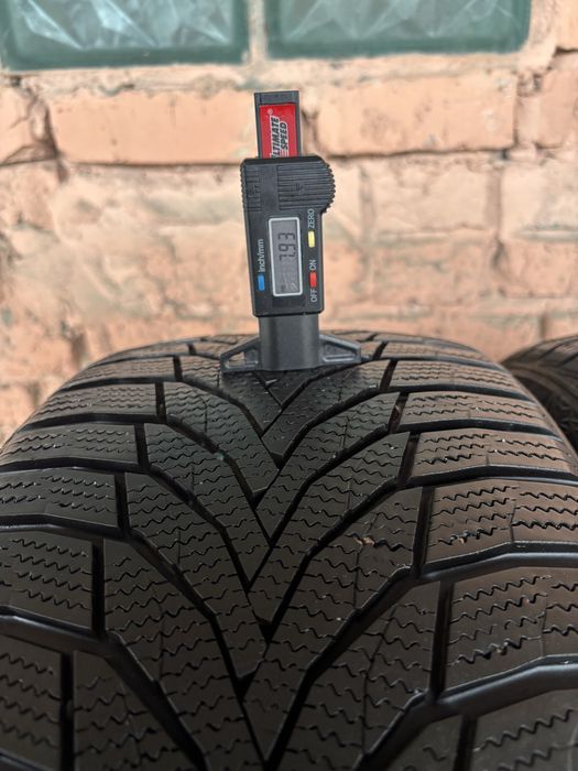 Пара зимових шин 245/40R18 Nexen