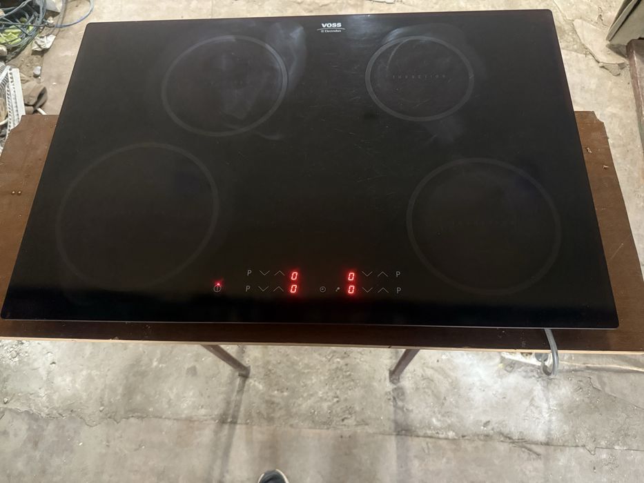 Продам БУ индукционную варочную поверхность  VOSS ELECTROLUX