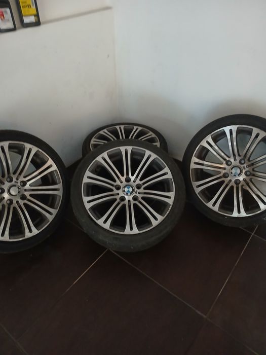 4 jantes 18 BMW com pneus 2 estao razoaveis