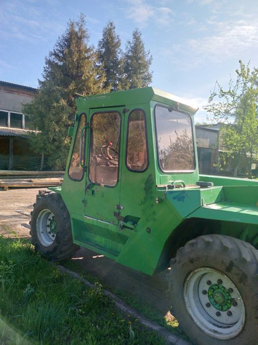 Вилочний телескопічний навантажувач