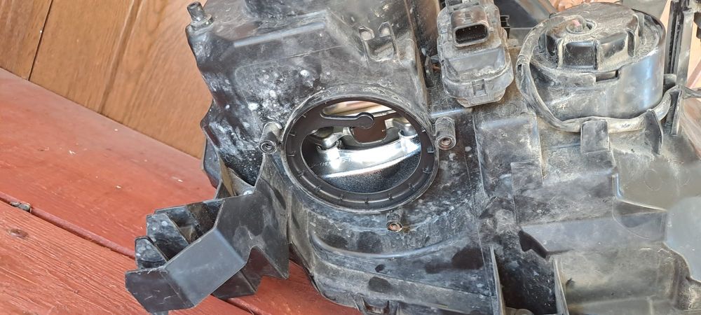 Lampa przednia Nissan X-trail