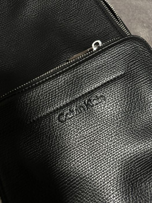 Сумка-слінг Calvin Klein