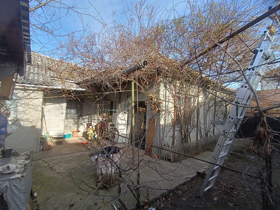 3-х кімнатний будинок 71 кв.м., житловий стан, 6.5 соток, гараж підвал