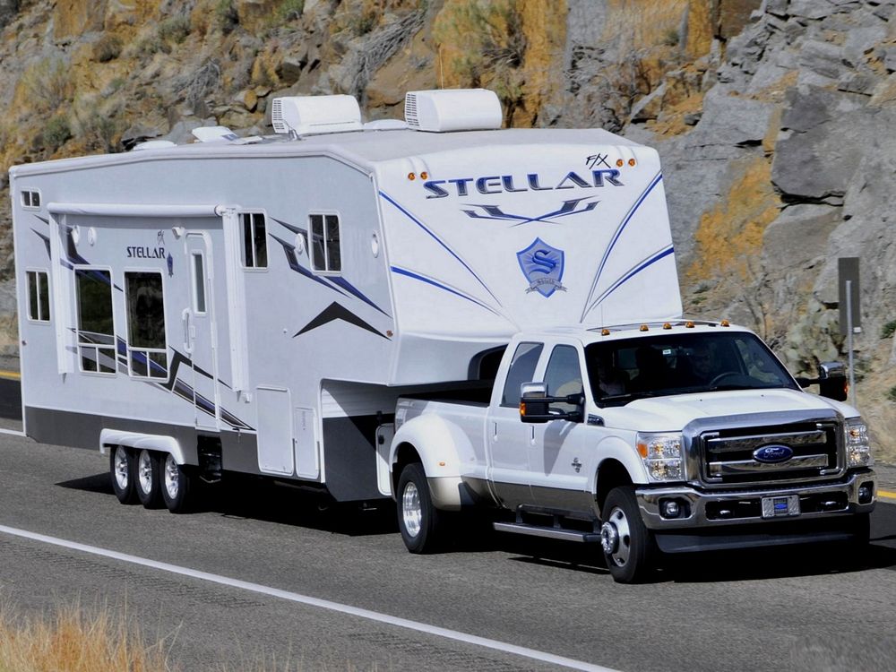 Jaki samochód do przyczepy kempingowej? 