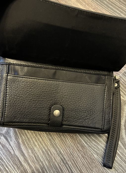 Барсетка чорного кольору