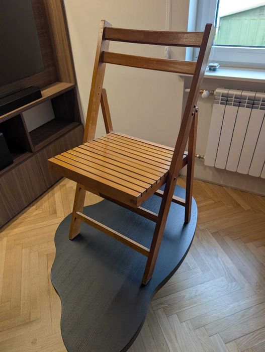 Drewniane składane krzesła