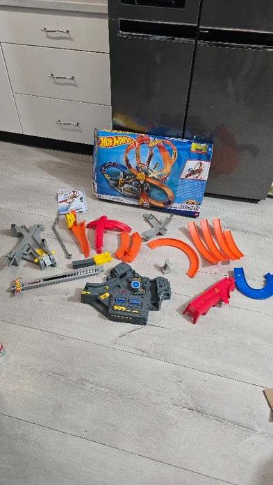 Tor samochodowy Mattel Hot Wheels Team CDL45 Zakręcony Karambol  5 +