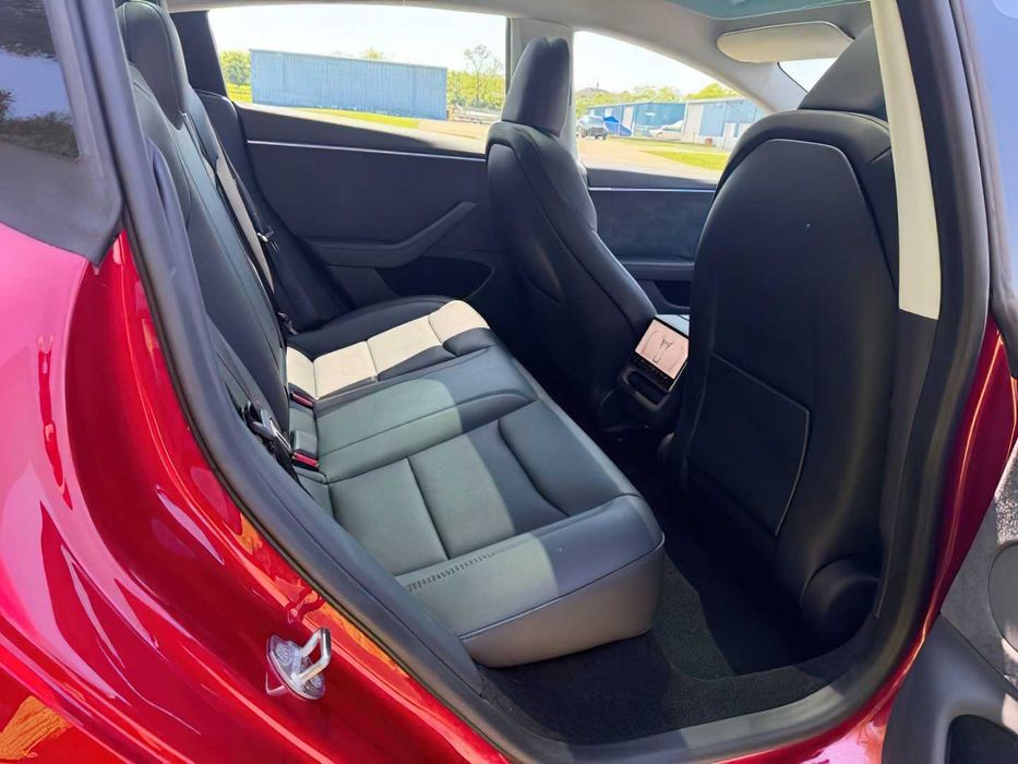Tesla Model 3 Long Range      2025