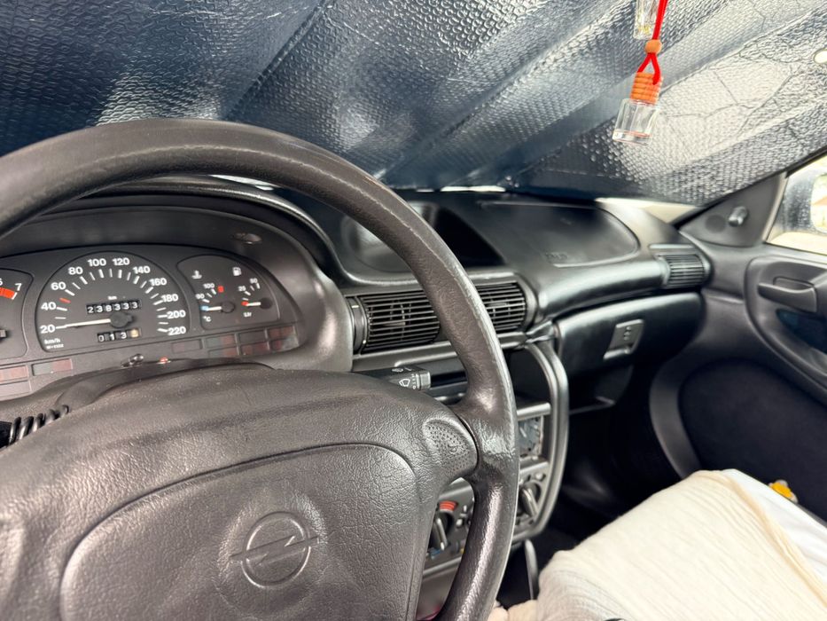 Opel Astra — fotografia 2
