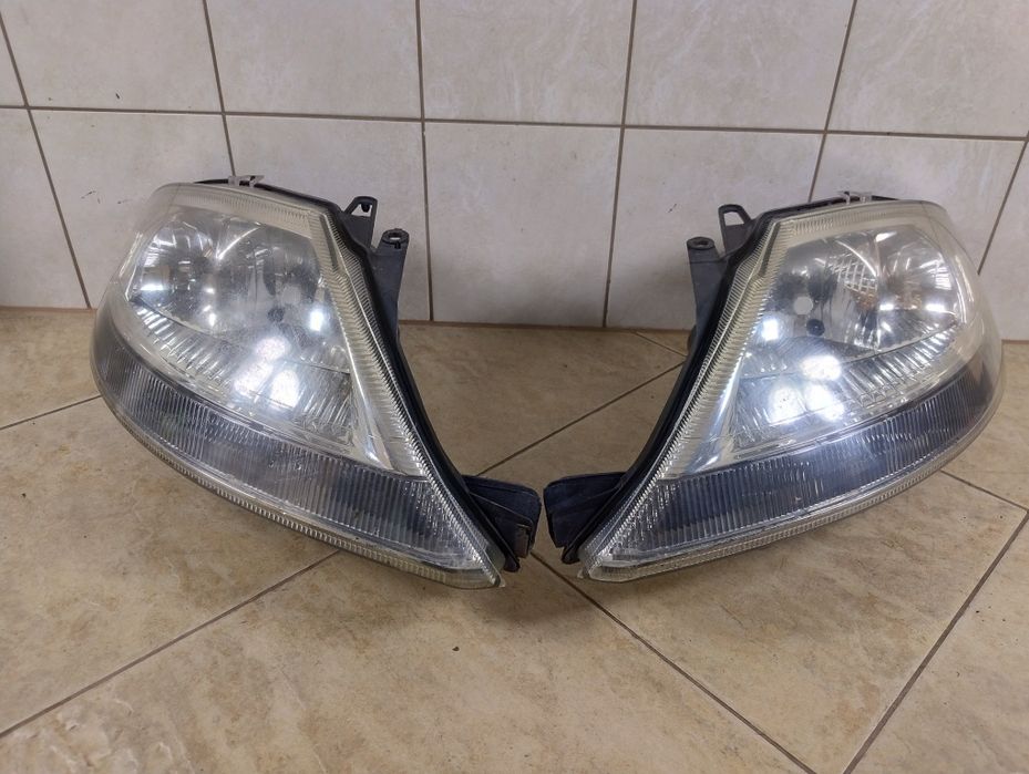 Citroen C3 02-09 lampa reflektor prawa lewa przód Europa Tyc komplet