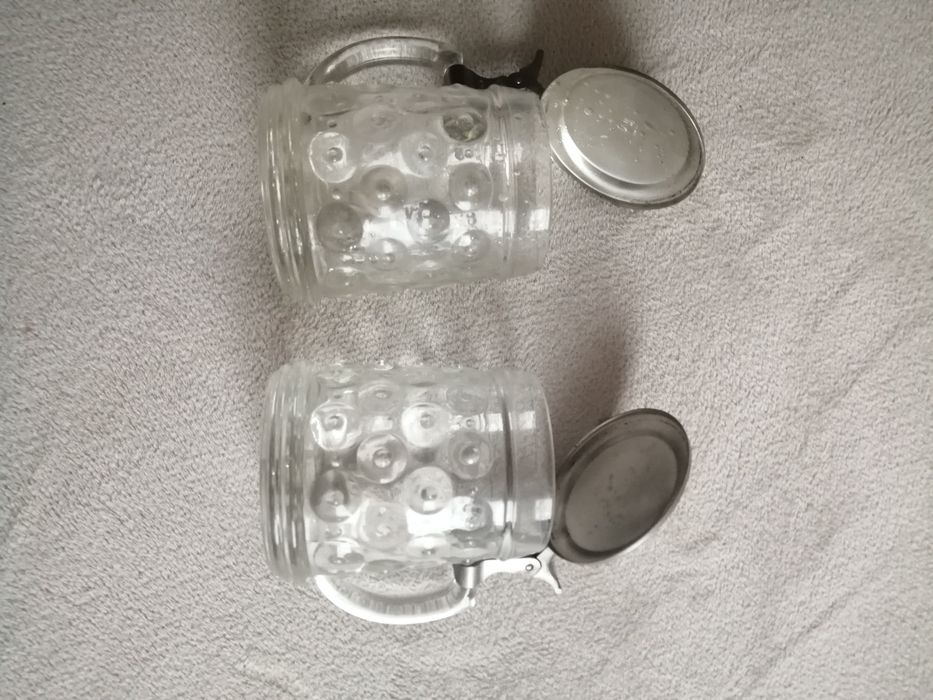 Sprzedam kufle szklane z metalowa przykrywką