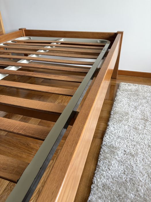 Vendo 2 camas solteiro, com estrado