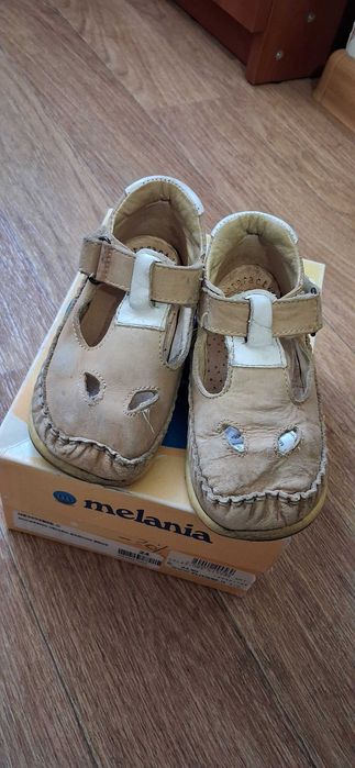 Взуття дитяче, чобітки, кросівки