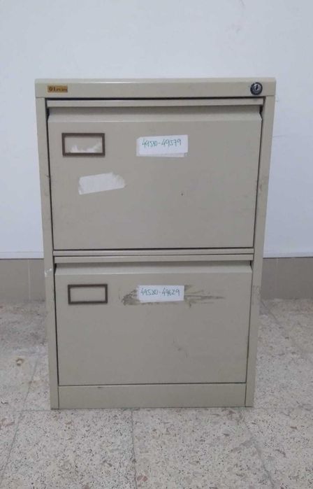 Arquivo metálico com gavetas