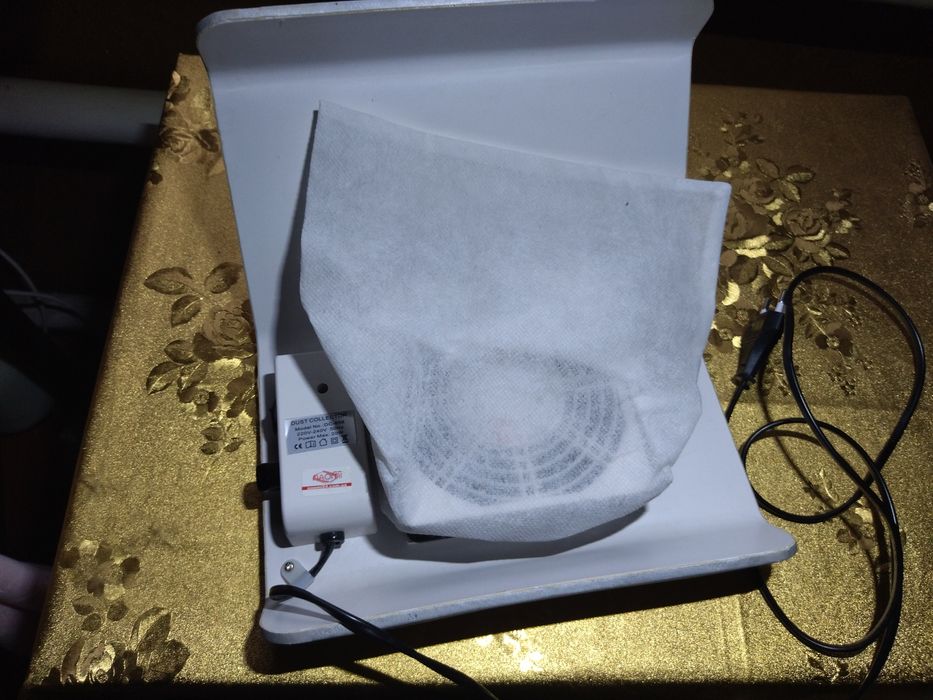 Продам манікюрна витяжка .