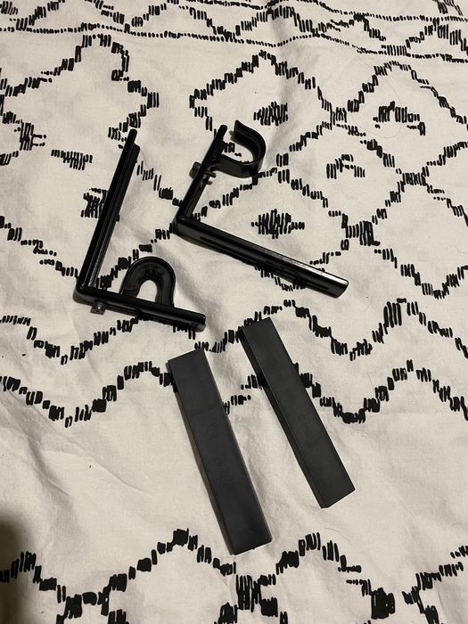 Varão de cortinado preto