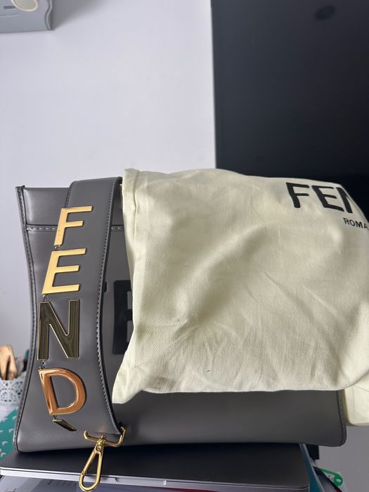 Mala Fendi cinzenta