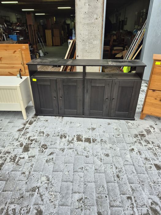 Szeroka czarna szafka