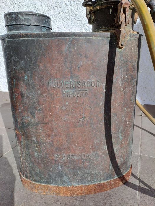 Pulverizador em cobre da marca Hipólito