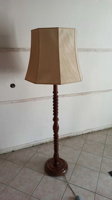 Stojąca retro lampa