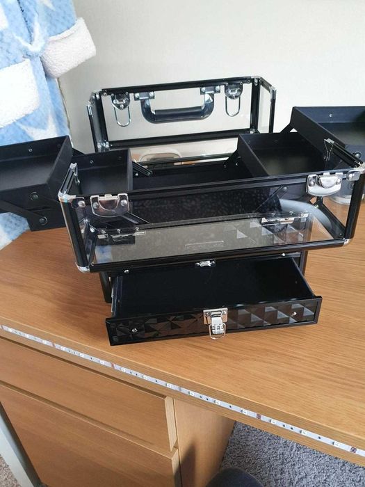 Kuferek organizer walizka do kosmetyków, lakierów, akcesoriów