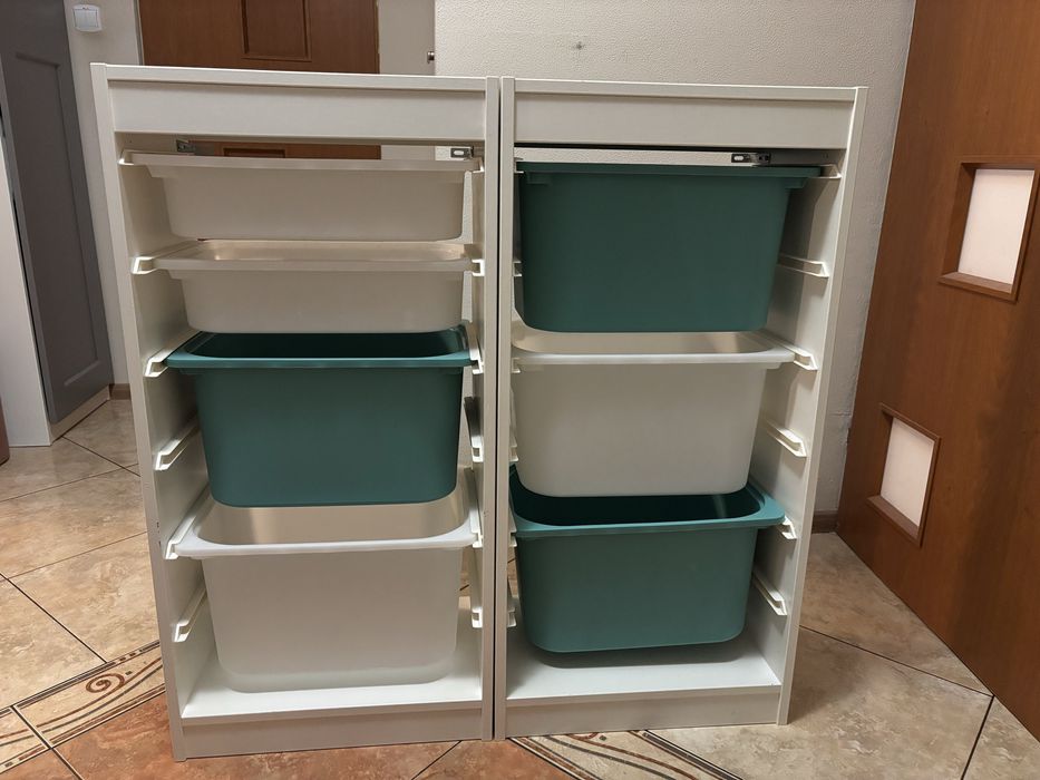 Regały z pojemnikami Ikea Trofast