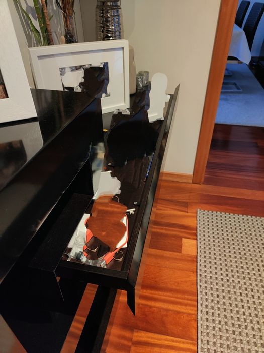 Vendo móvel com espelho de entrada