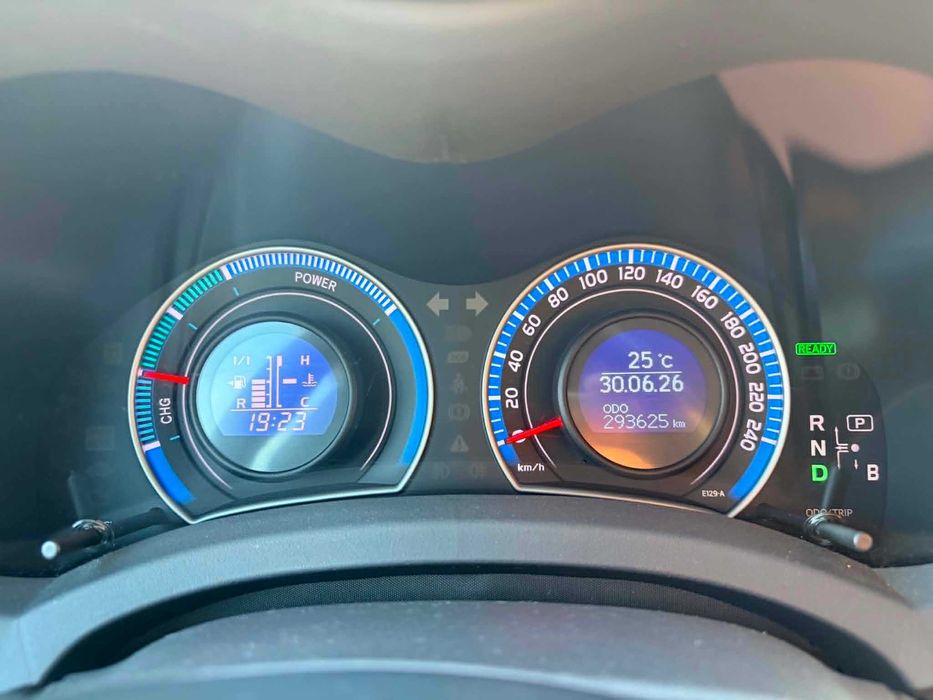 Toyota Auris 1.8 hybryda + LPG