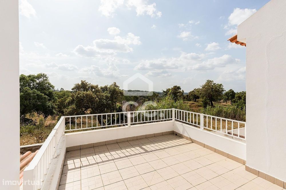 Moradia T3 c/ Quintal, Terraço e Garagem no Loteamento Quinta das Sesm