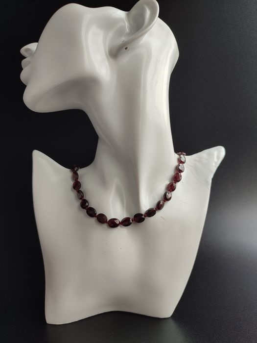 Бусы из натурального граната и гранатового стекла