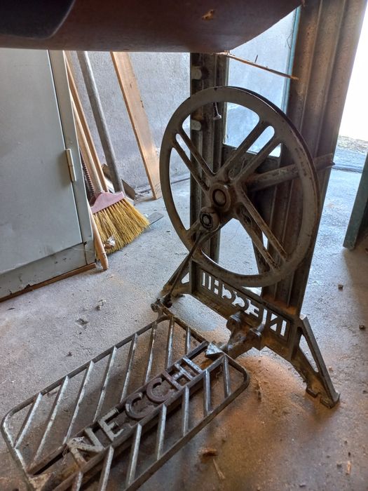 Maquina de costura antiga Necchi
