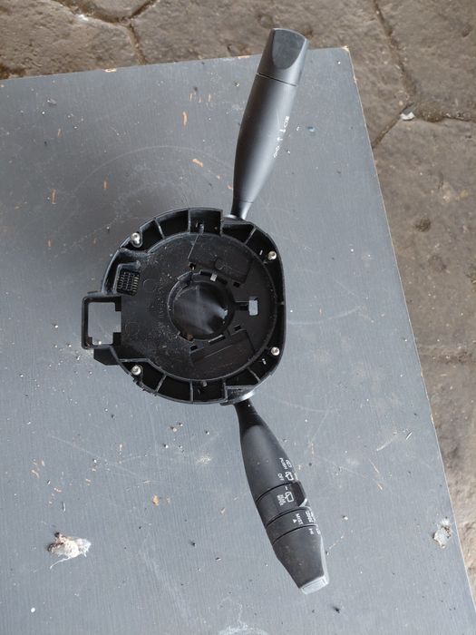 Przełącznik kierunkowskazów jeep cherokee kl