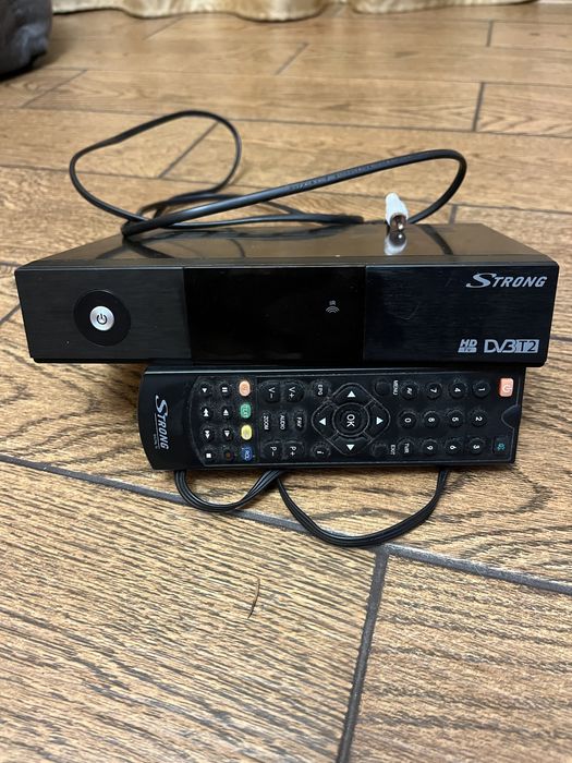 Тюнер спутніковий