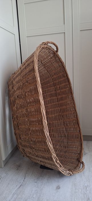 Duży wiklinowy kosz