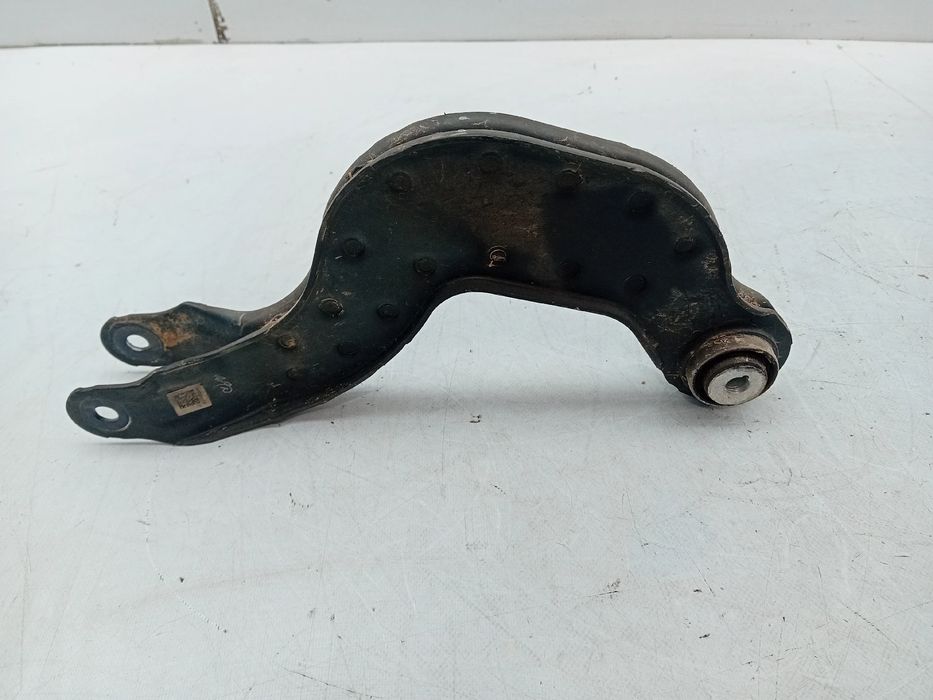 Braço de suspensão trás esquerdo MERCEDES-BENZ CLA Coupé (C118)